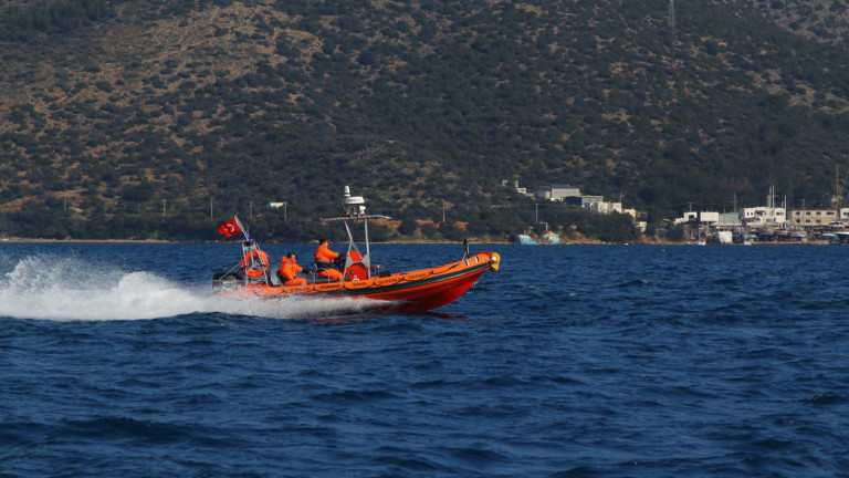 Турската брегова охрана спаси общо 37 нелегални мигранти край бреговете