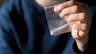Жена глътна пликче с наркотици, за да осуети проверка в Бургас