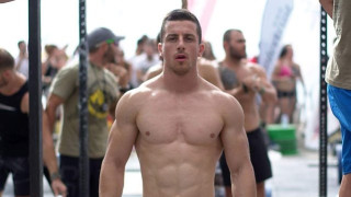 Описва себе си като дисциплиниран уравновесен и любознателен За това