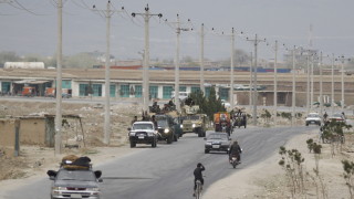 Атентатор се взриви до база на САЩ в Афганистан 