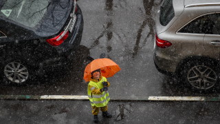 Жълт код за лошо време порои гръмотевици и бурен вятър