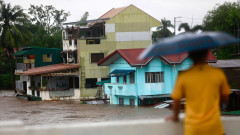 Седем души загинаха, след като тайфун премина през Филипините