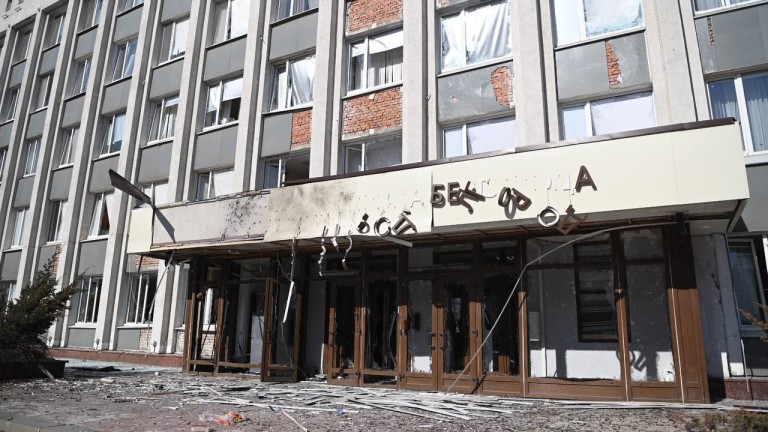Дрон се разби в сградата на градската администрация в Белгород,