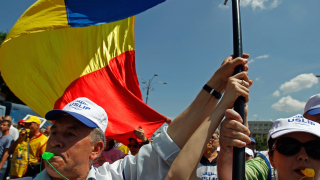 Балкански страсти: Румънци се млатят помежду си на Евро 2016 