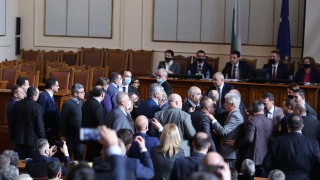 С декларации започна днешният пленарен ден в Народното събрание Първата