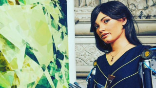 Роботът, който ни рисува с поглед