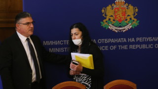 Вдовицата на пилота Терзиев задава въпроси - МО отговаря публично