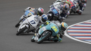 Маверик Винялес е безупречен в Аржентина, Марк Маркес падна