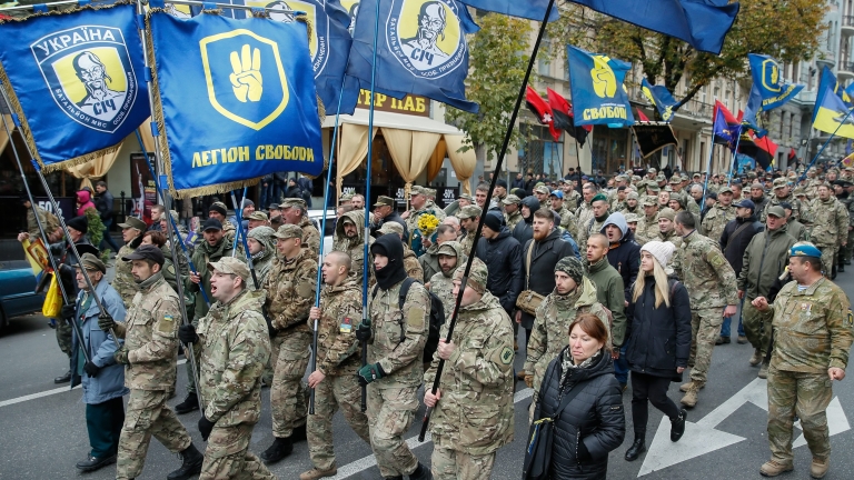 60 души на протест пред руското посолство в Киев 