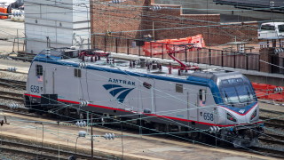 Най малко трима души загинаха а повече от 50 бяха