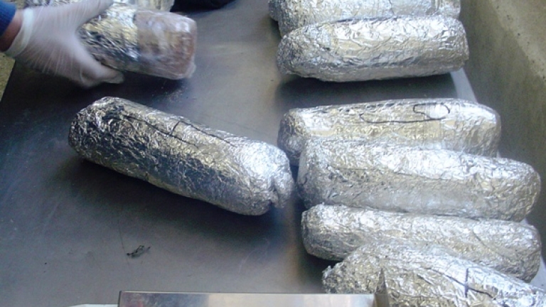 Митничари откриха 9 кг хероин, скрит в праговете на кола 