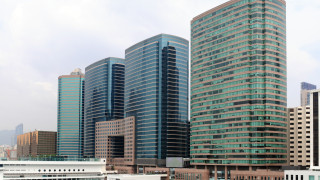 Защо някои небостъргачи в Хонг Конг имат дупки