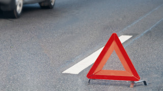 Автомобил се обърна по таван на АМ Хемус съобщава Нова