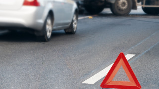 Челна катастрофа между кола и мотор затвори пътя София Варна в