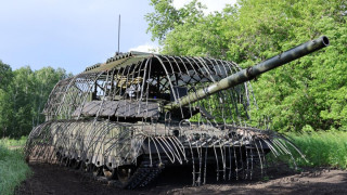 "Уралвагонзавод" предаде на руската армия модернизирани танкове Т-80БВМ с нови щурмови комплекти