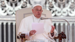 Папата: Светът трябва да направи повече за дълговете на най-бедните страни