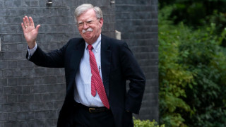 Болтън призова военният министъра на Венецуела да се откаже от Мадуро