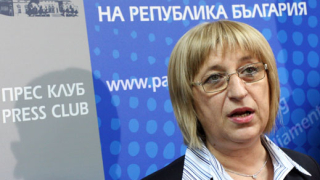 Цецка Цачева със свое мнение за датата на референдума за АЕЦ Белене