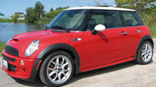 КЗК наложи санкции заради награди MINI COOPER