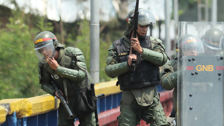Испания предупреди, че няма да подкрепи военна намеса във Венецуела,