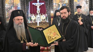 Митрополит Антоний продължава да шета из страната