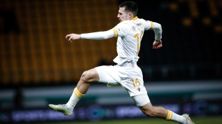 В последните месеци звездата на Левски Марин Петков беше