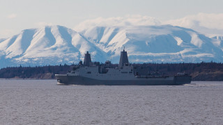 САЩ следи руски и китайски кораби, действащи във формация край Аляска
