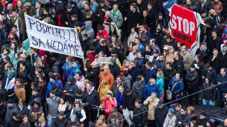 Хиляди словаци на протест срещу корупцията