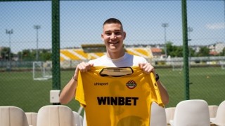 Футболистът на Ботев Пловдив Атанас Чернев ще отсъства от терените