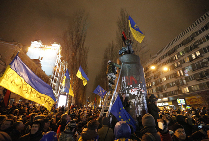 Украйна показва, че моделът "цветна революция" е мъртъв
