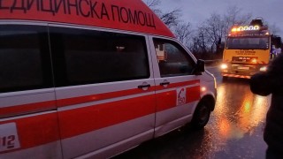 Тежка катастрофа между два автомобила е станала на главния път