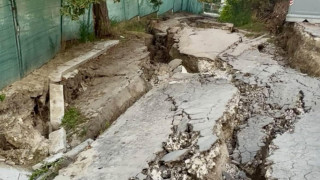 Варна обяви бедствено положение заради свлачището в кв. "Аспарухово"