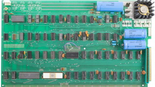 Изключително рядък компютър Apple 1 подписан от самия Стив Джобс беше