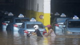 21 души загинаха при проливни дъждове и наводнения в Джакарта