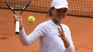 Световната номер 1 в женския тенис Ига Швьонтек тръгна ударно