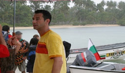 Дълго рекламираният "Сървайвър" най-после започна