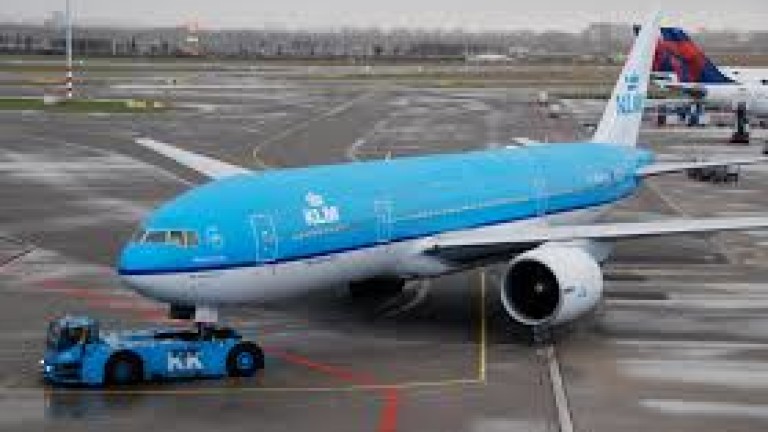 Пътниците на полет KL-713 на KLM от Амстердам до Парамарибо