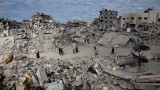 Израелски въздушни удари убиха най-малко 60 души в Газа