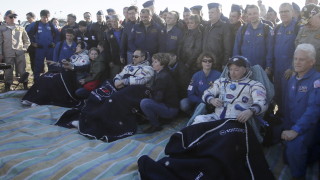 Трима членове на МКС се завърнаха на Земята след пет месеца в космоса