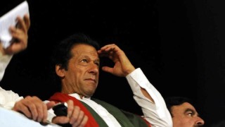 Парламентът на Пакистан свали от власт премиера Имран Хан съобщи