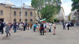 50-тина шумни граждани освиркаха втория мандат в ръцете на ПП