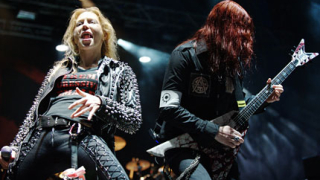 Защо видяхме Arch Enemy чак сега