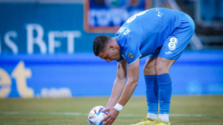 Халфът на Левски Андриан Краев продължава да бъде обект на