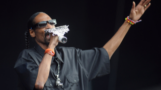 Snoop Dogg продава тениски