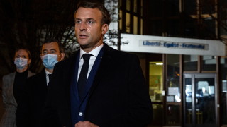 Френският президент Еманюел Макрон след като нарече обезглавяването на учител