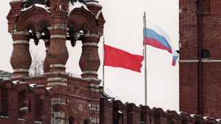 Руски депутати искат връщане на червеното знаме на СССР