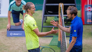 Руснакът Даниил Медведев и Александър Бублик който се сътезава за