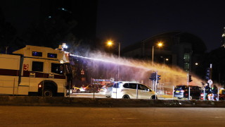 Депутатът от законодателния съвет на Хонконг Джуниъс Хо бе нападнат