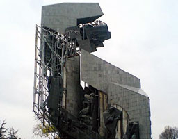 Паметник на кан Аспарух или географски глобус сменя монумента пред НДК