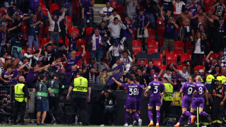 Мениджърът на Уест Хeм Дейвид Мойс трудно сдържаше емоциите